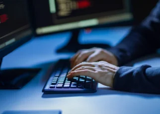 Atacuri cibernetice în creștere: companii și guverne se grăbesc să remedieze vulnerabilitățile PHP