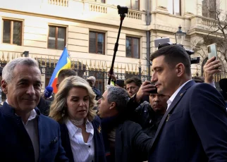 Au sărbătorit prea devreme: susținătorii lui Georgescu, lăsați cu ochii în soare la porțile Arestului Central
