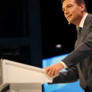 Bardella conduce din nou RN cu 99% din voturi, înainte de anunțul lui Le Pen