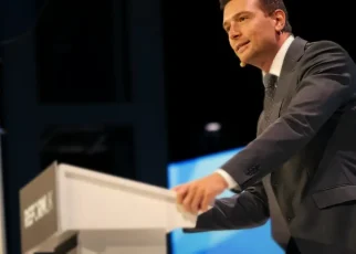 Bardella conduce din nou RN cu 99% din voturi, înainte de anunțul lui Le Pen