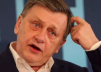 Crin Antonescu: PNL a votat un guvern PSD, dar a fost ridicol