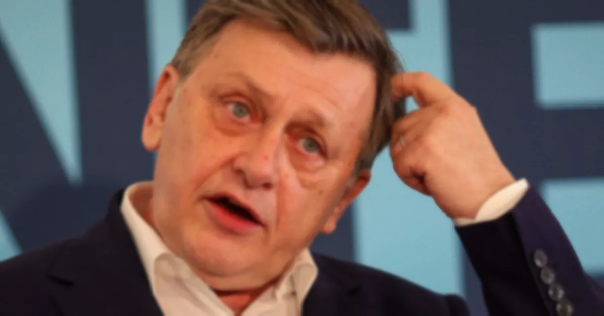 Crin Antonescu: PNL a votat un guvern PSD, dar a fost ridicol