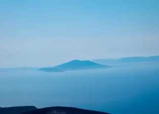 O insulă de 22 de hectare din Marea Egee se vinde cu 4,5 milioane de euro