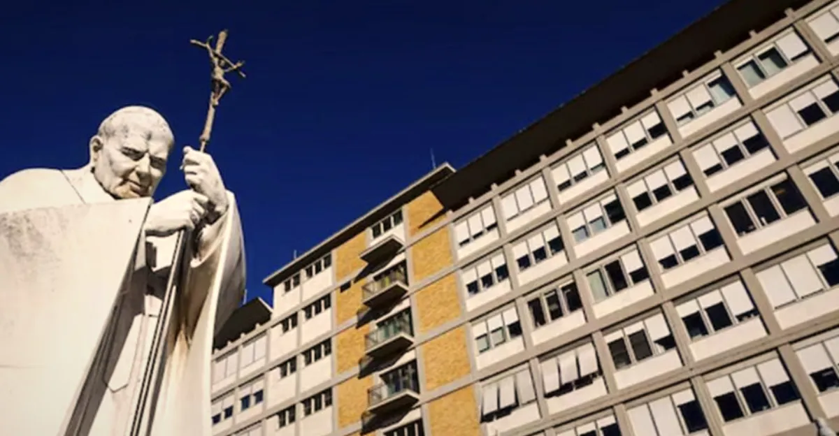 Papa Leon al XIV-lea a trecut noaptea în spital după intervenția chirurgicală