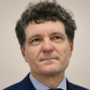 Președintele sesizează din nou Curtea Constituțională. Voluntari, în fața unui referendum controversat