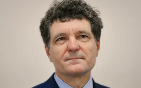 Președintele sesizează din nou Curtea Constituțională. Voluntari, în fața unui referendum controversat