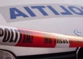 Un TIR pe contrasens ar fi lovit autospeciala de salubritate, șoferul rănit grav